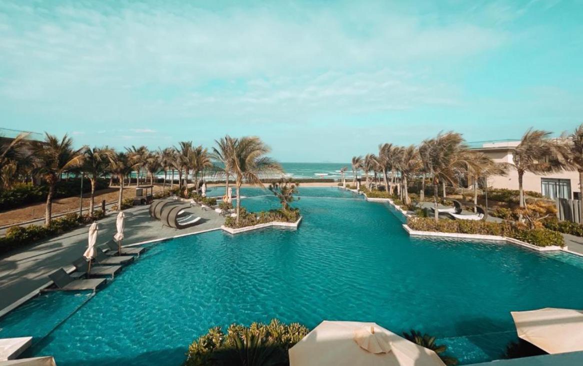 hồ bơi tại Cam Ranh Mystery Villas