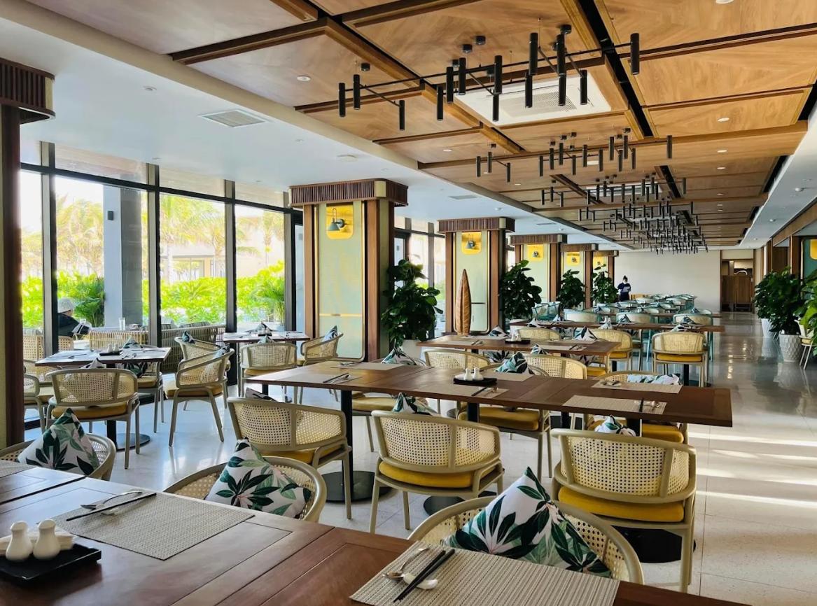 nhà hàng á âu tại biệt thự Cam Ranh Mystery Villas