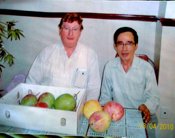 John Ed.Morton cha đẻ giống xoài Úc Cam Lâm