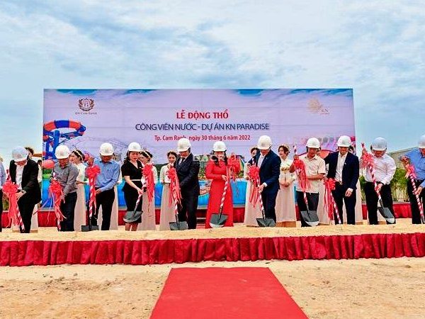 Le dong tho cong vien nuoc tai KN Paradise (1)